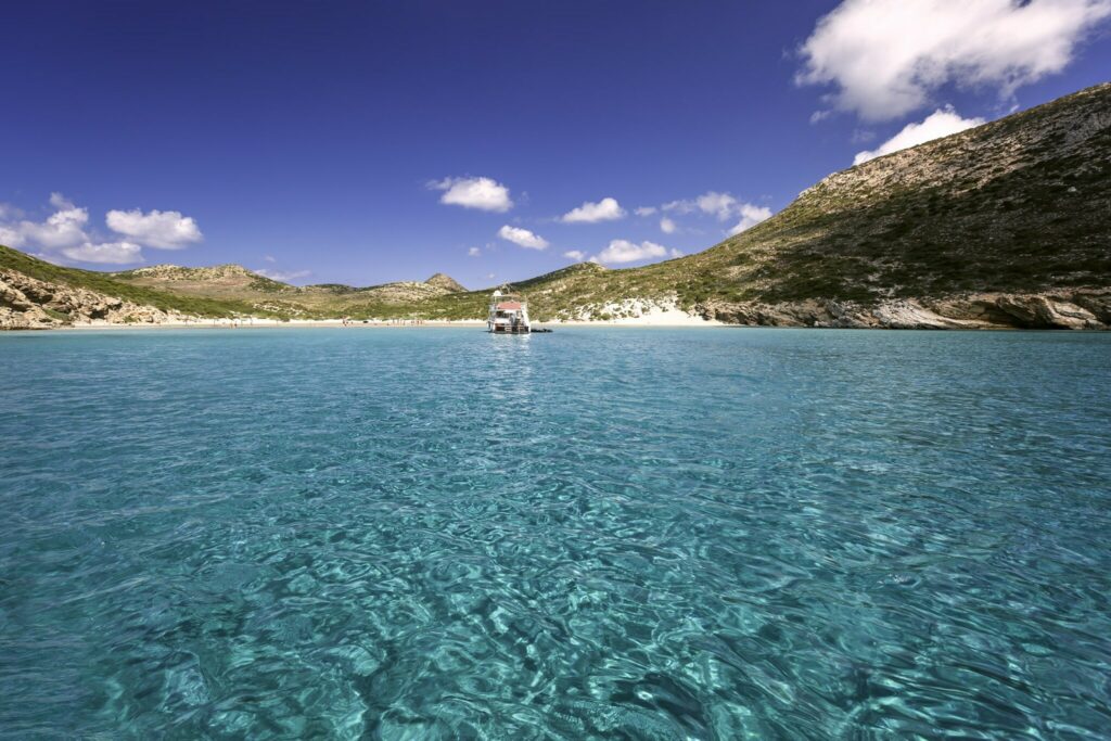 Clear transparent waters in Livadi sandy beach, Despotiko island, Antiparos, Cyclades, Greece-min.