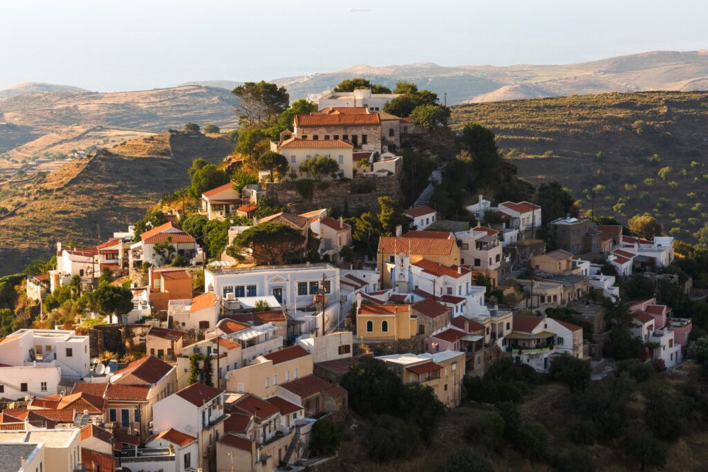 View of To Spiti Sti Hora, Ioulida village on Kea island in Greece.-min.