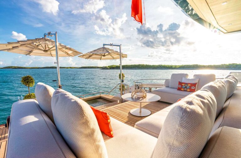 Motor Yacht BVI Vivace Back Deck sun area
