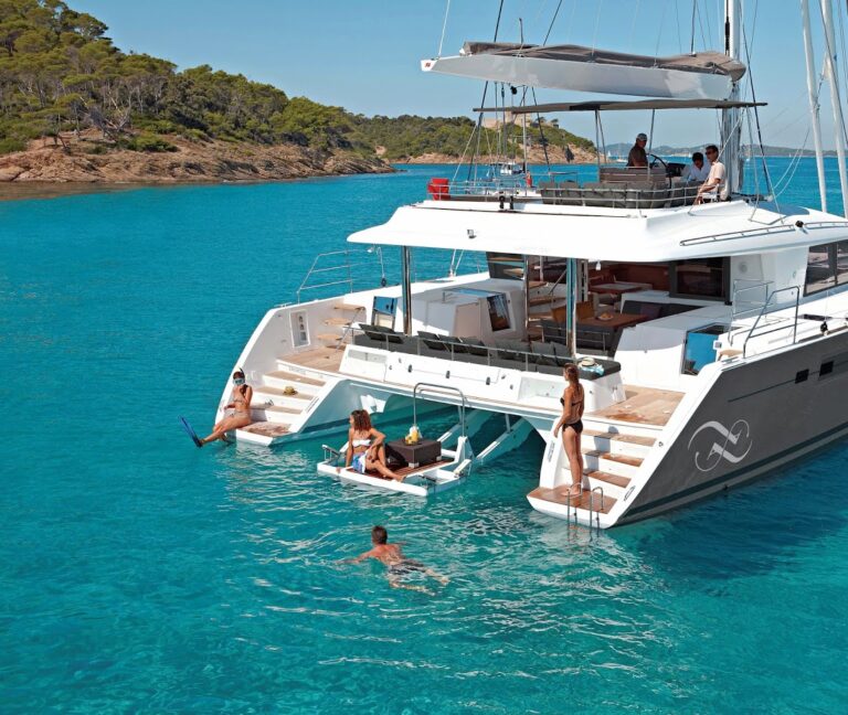 Greece crewed catamaran charter