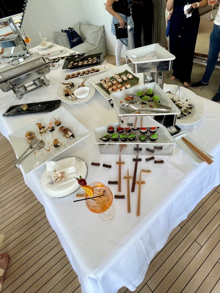 MY BELLA STELLA serves sushi and cocktails