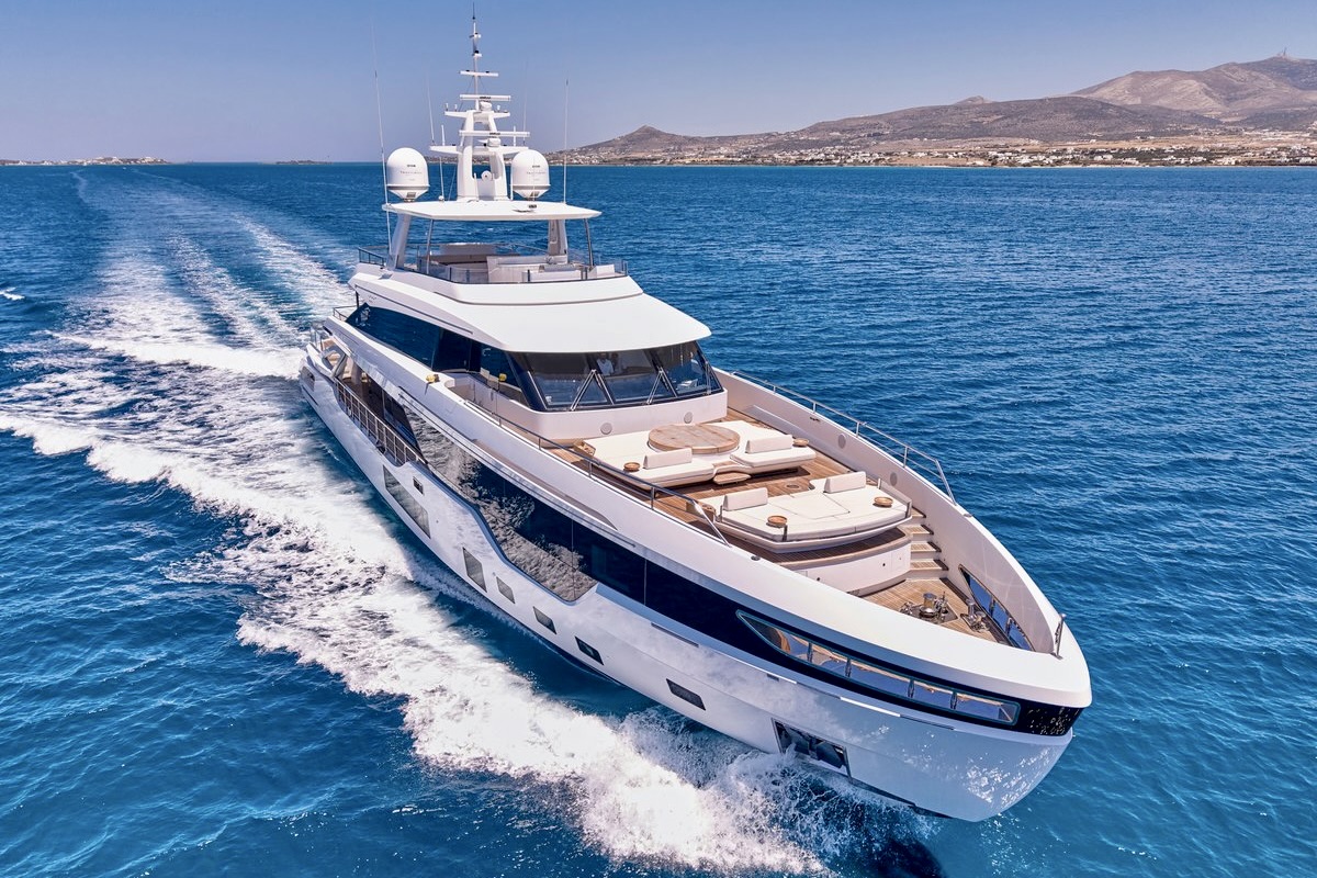 VOLO MARE Azimut yacht in Greece