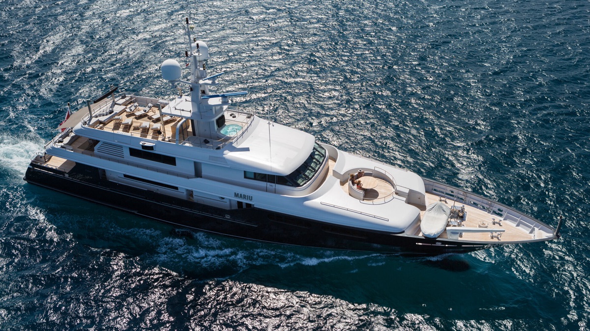 Motor yacht MARIU underway, aerial view