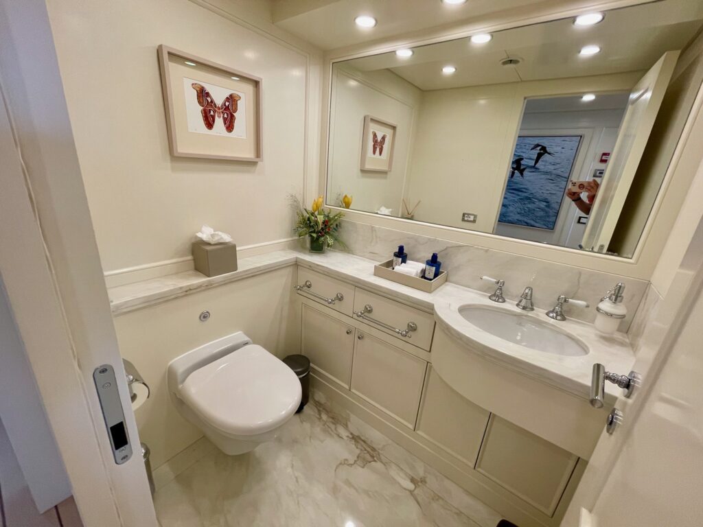 BOJI, a guest bathroom in marble