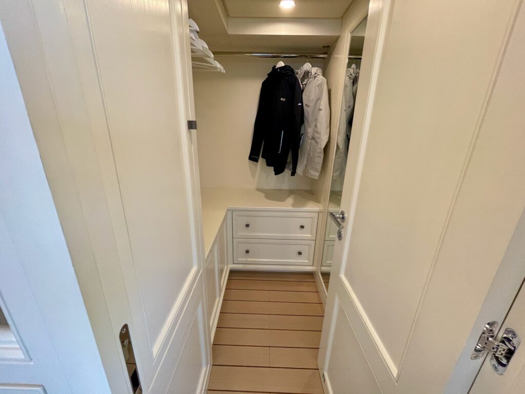 BOJI, the master walk-in wardrobe