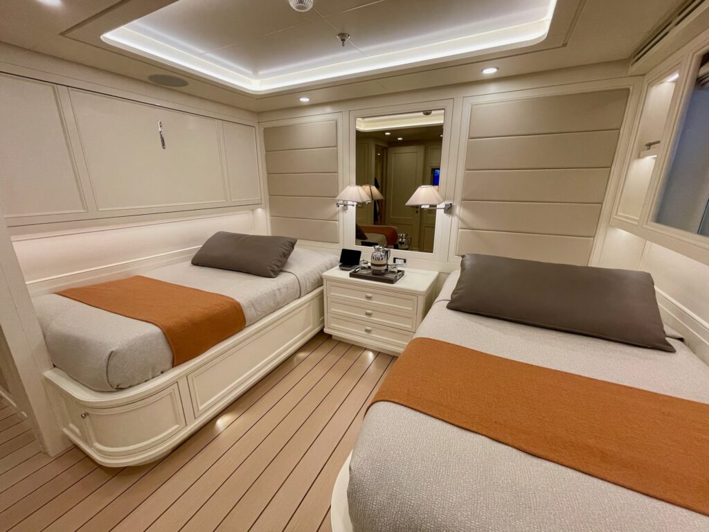 BOJI, a twin guest cabin with unusually wide twin beds