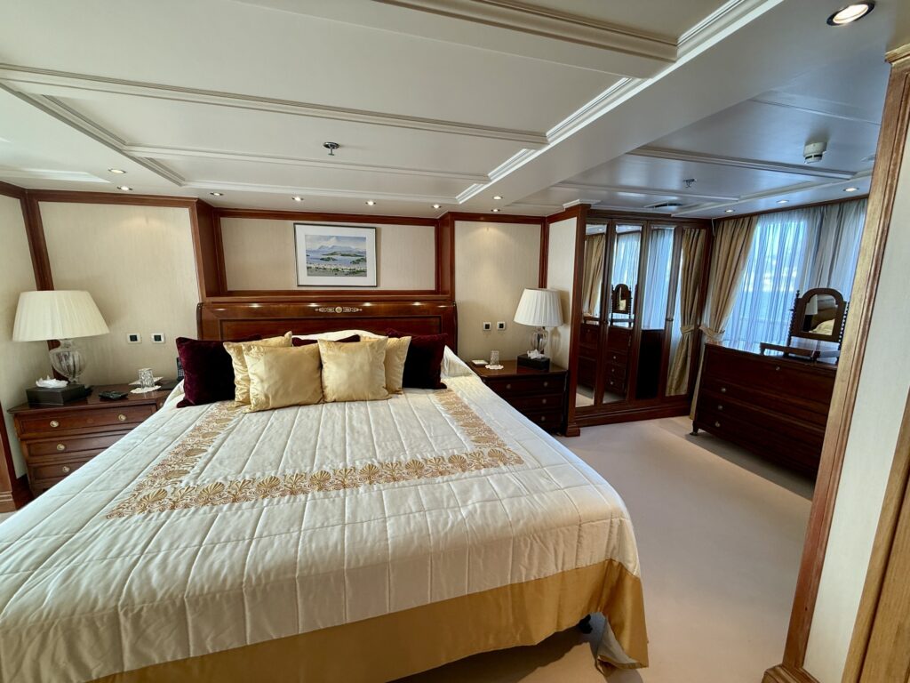 CHRISTINA O, the Onassis Suite bedroom