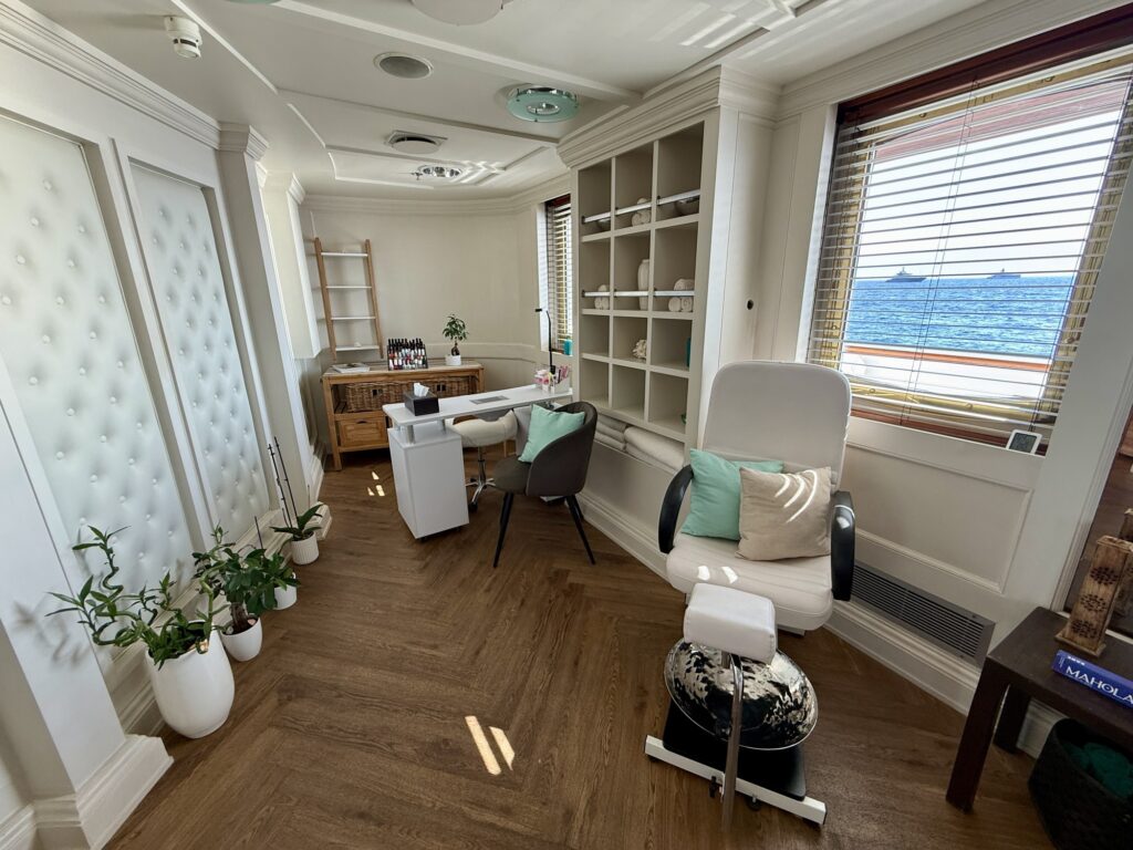 CHRISTINA O, the beauty room in the spa