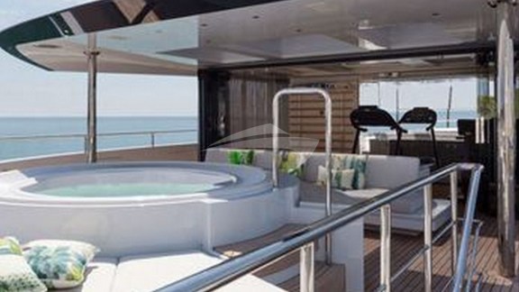 Deck Jacuzzi