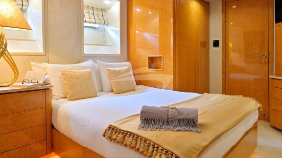 Guest cabin starboard side