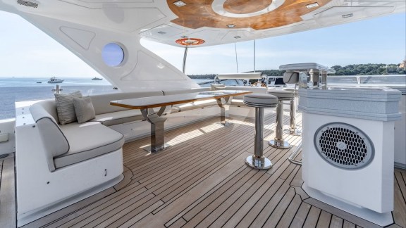 Deck Seating and Outdoor Bar