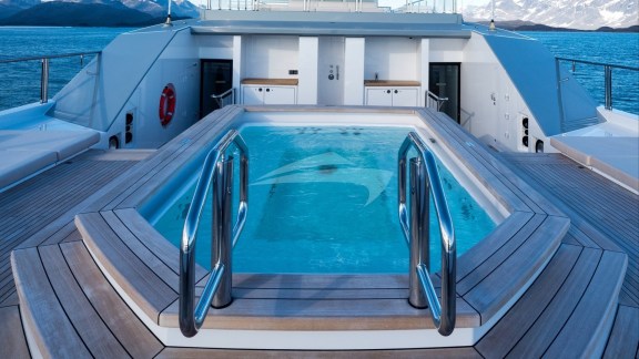 Deck Jacuzzi
