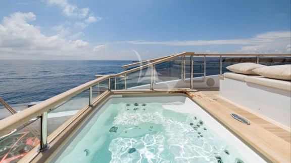 Deck Jacuzzi