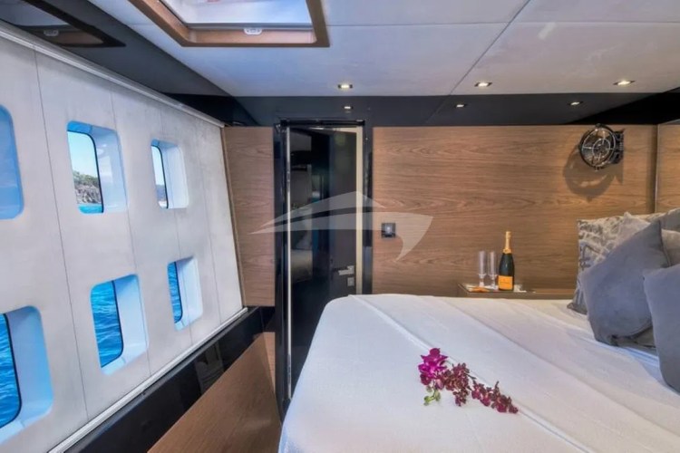Master queen cabin