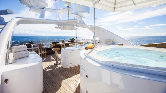 Deck Jacuzzi