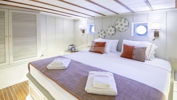 Image of CAUSTIC yacht #13