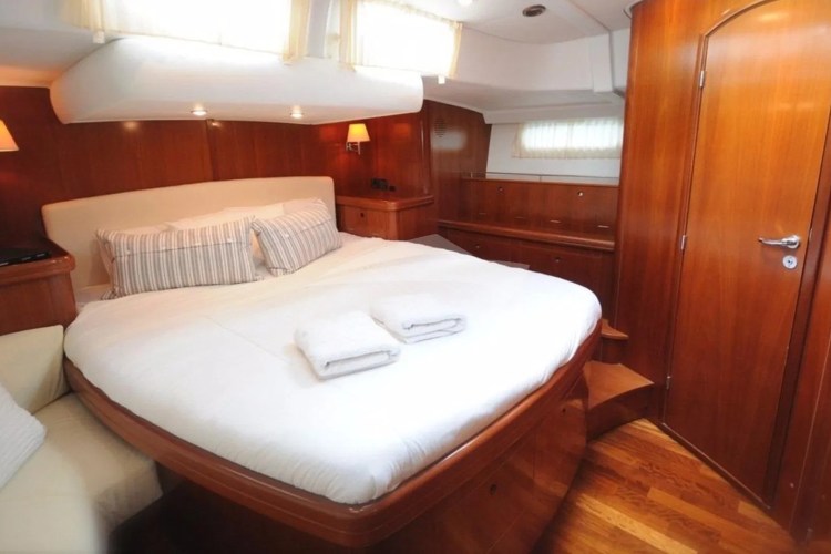 Aft master king suite