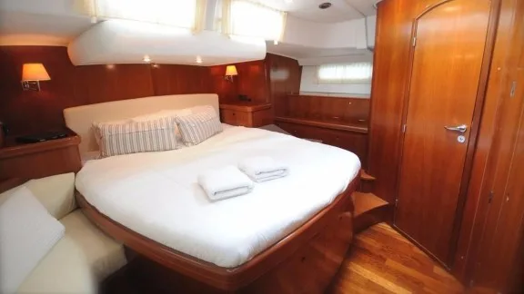 Aft master king suite