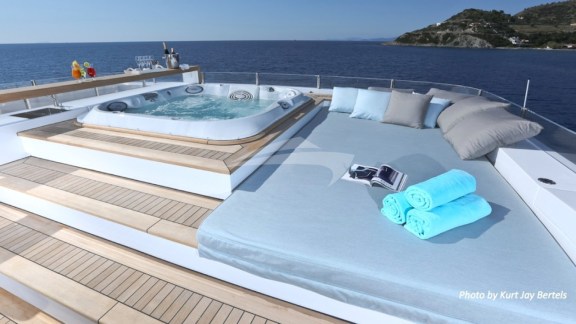 Deck Jacuzzi