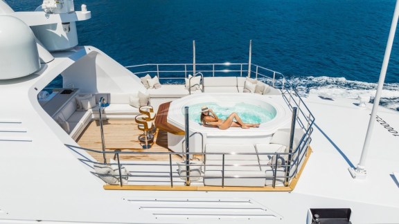 Sundeck Jacuzzi