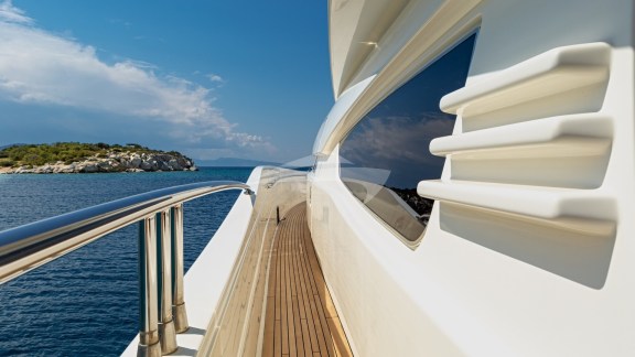 Motor Yacht Divine port-side