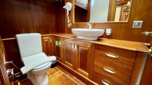 Image of QUESTA VITA yacht #7