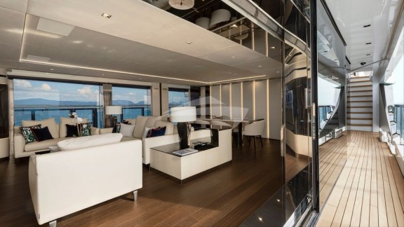 Main saloon side entrance