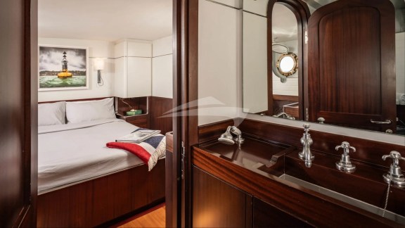 Image of LA FENICE yacht #13