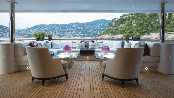 Aft deck seating