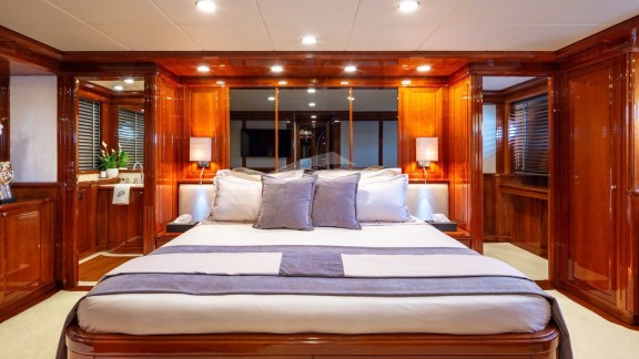 Motor Yacht Divine Master Cabin