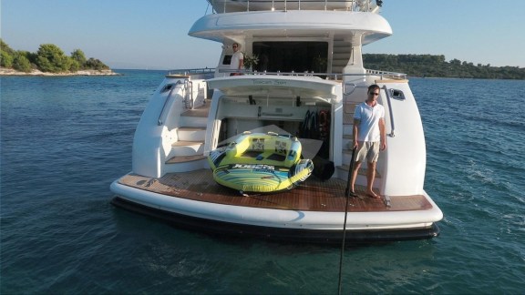 Stern view with open storage