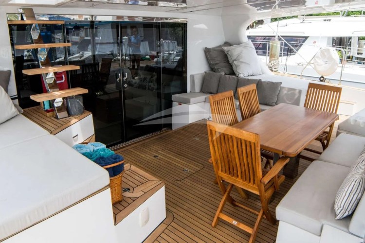 Aft deck lounge