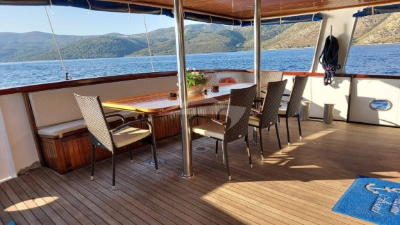 Deck Dining