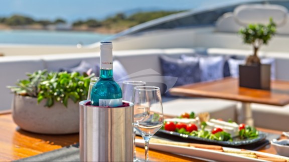 Motor Yacht Divine Fly Sun Deck details