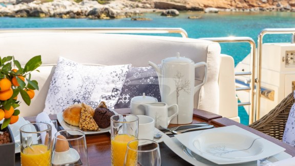 Motor Yacht Divine on board details