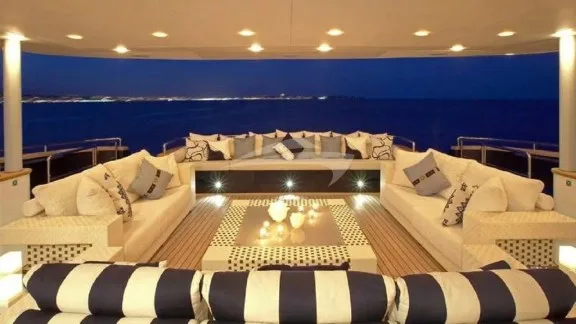 Mid Deck