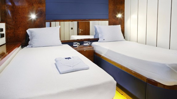 Image of DREAM B yacht #10