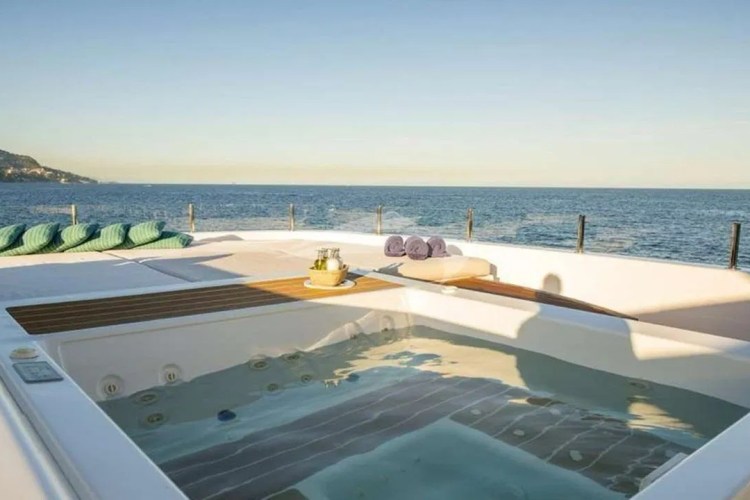 Sundeck Jacuzzi