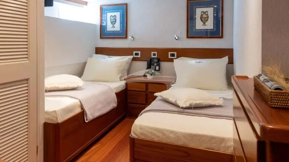 Twin Cabin