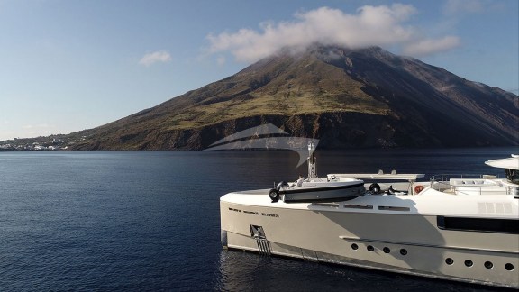 Side profile and tender