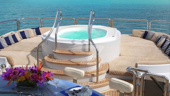 Sundeck Jacuzzi