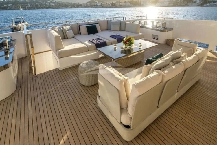 Main Deck Aft - Lounge Area