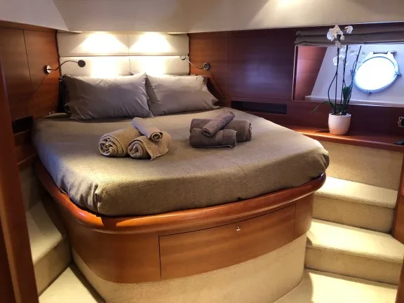 Image of JULY yacht #16