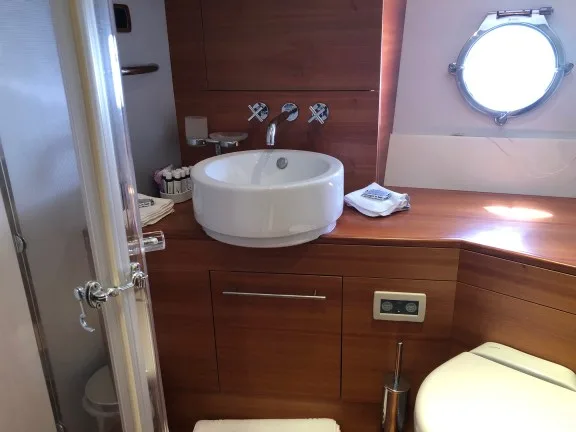 Image of JULY yacht #17