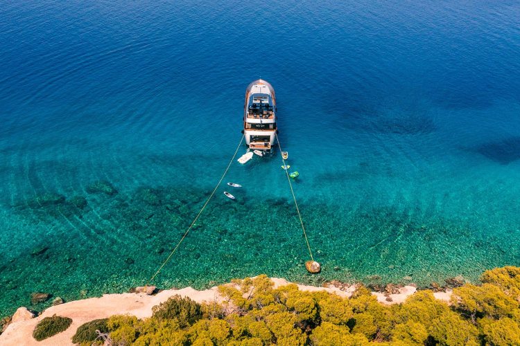 Image of OVAL yacht