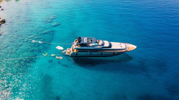 Image of OVAL yacht #11