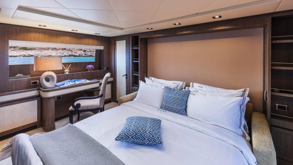 Image of OVAL yacht #38