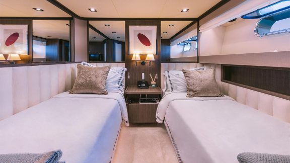Image of OVAL yacht #40