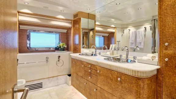 Image of ARTEMISEA yacht #44