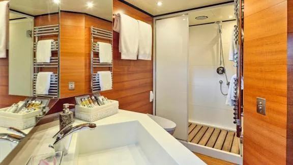 Image of LOANA yacht #31